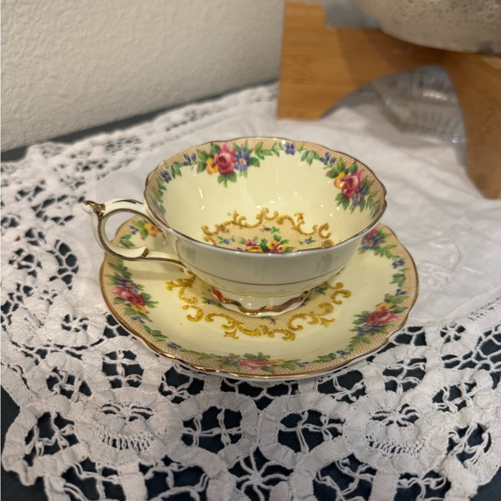Vintage Paragon Minuet Cream and Floral Mug Set